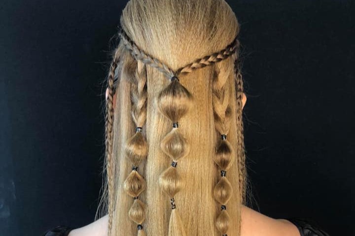 En kreativ frisure, som deltagere på BeautyCamp kan afprøve under SommerCamp på Hansenberg.