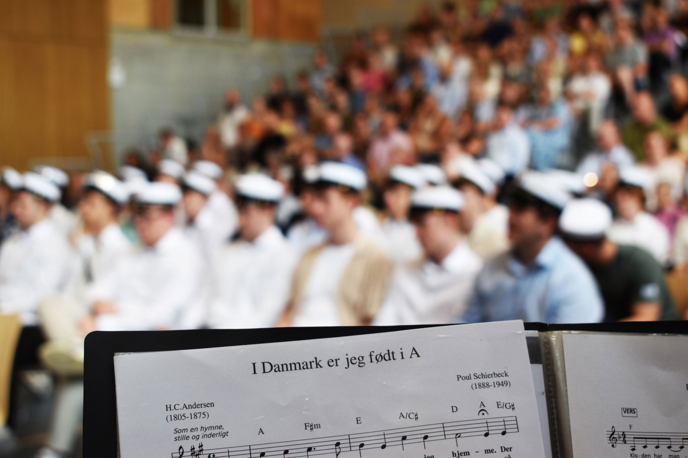 'I Danmark er jeg født', synger HTX- og EUX-studenterne til deres dimission på Hansenberg.