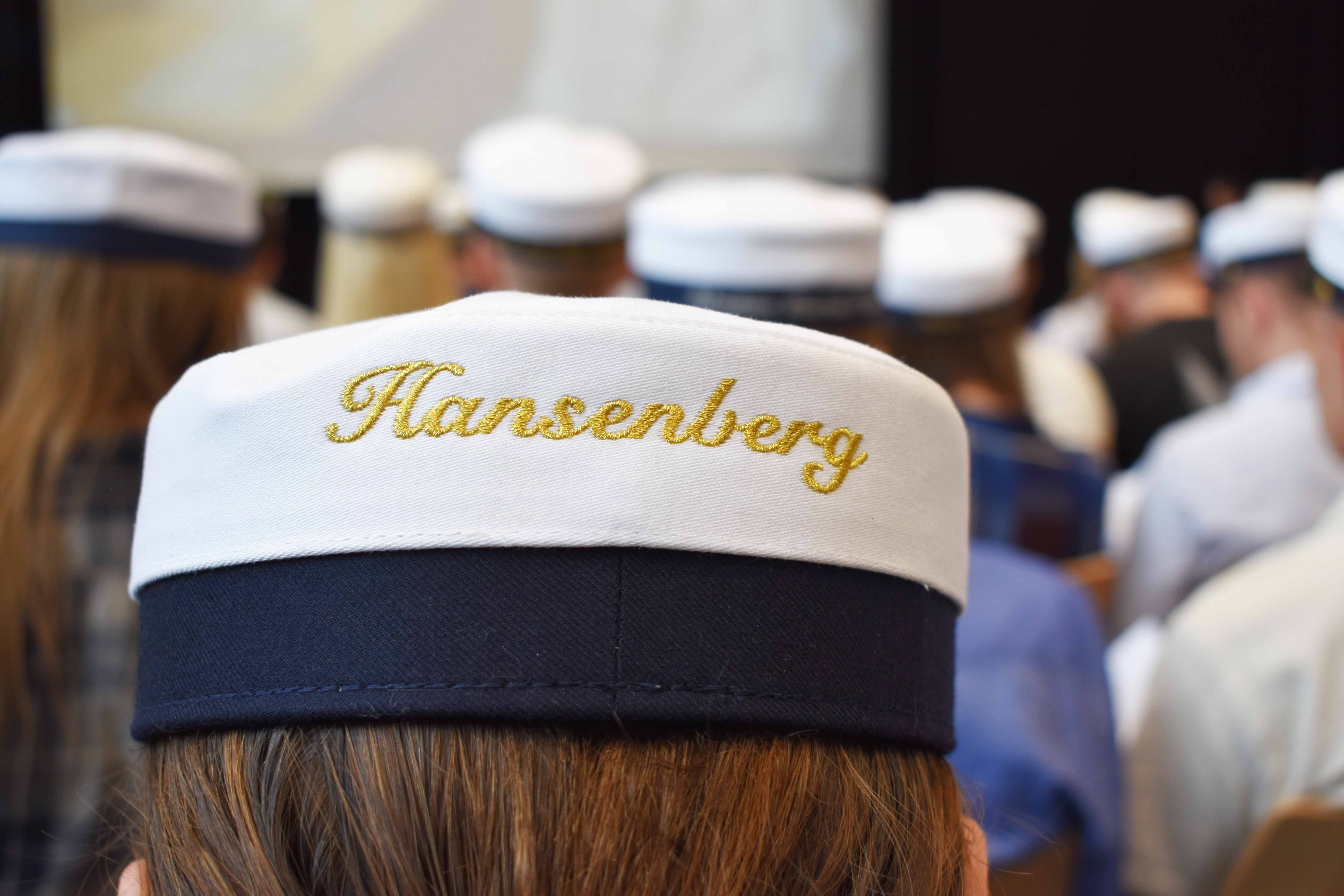 En af de flotte studenterhuer fra en dimission på HANSENBERG Tekniske Gymnasium