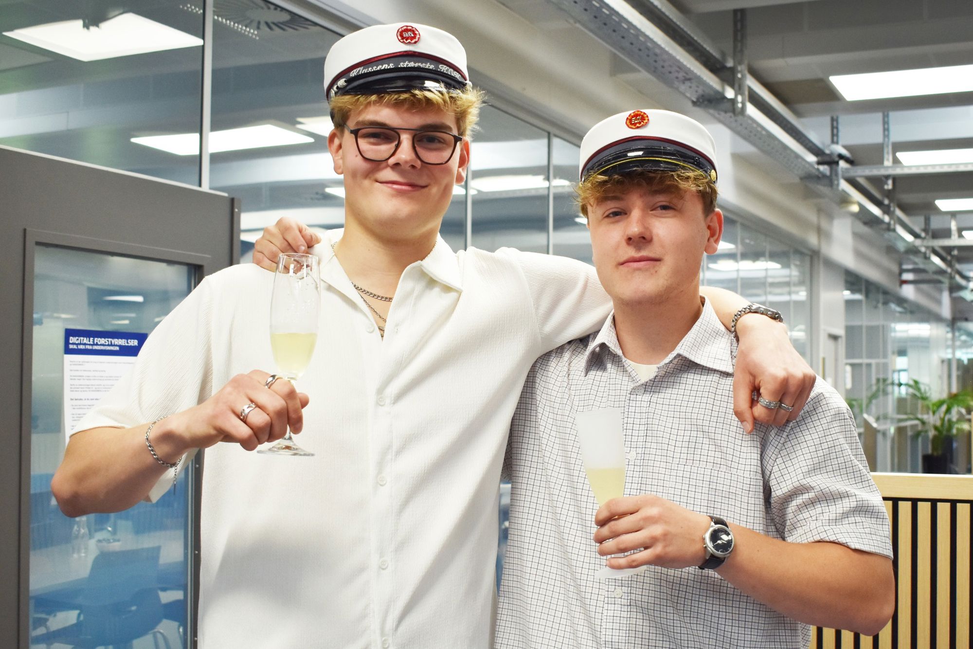Peter og Mads (hhv. kok og mekaniker) blev de første EUX-studenter på Hansenberg i 2025