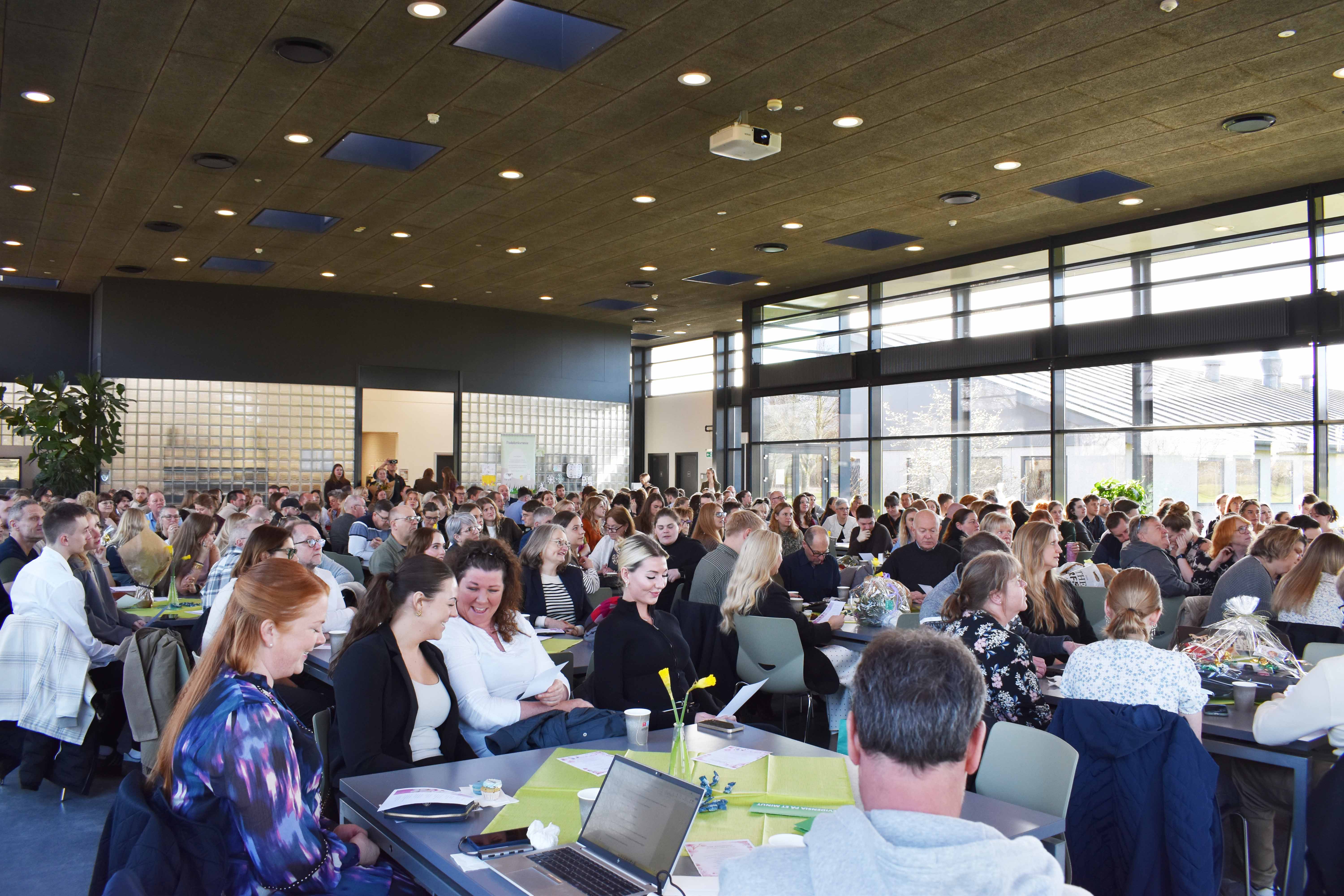 Bistroen dannede rammen om dimissionen den 27. marts 2026.