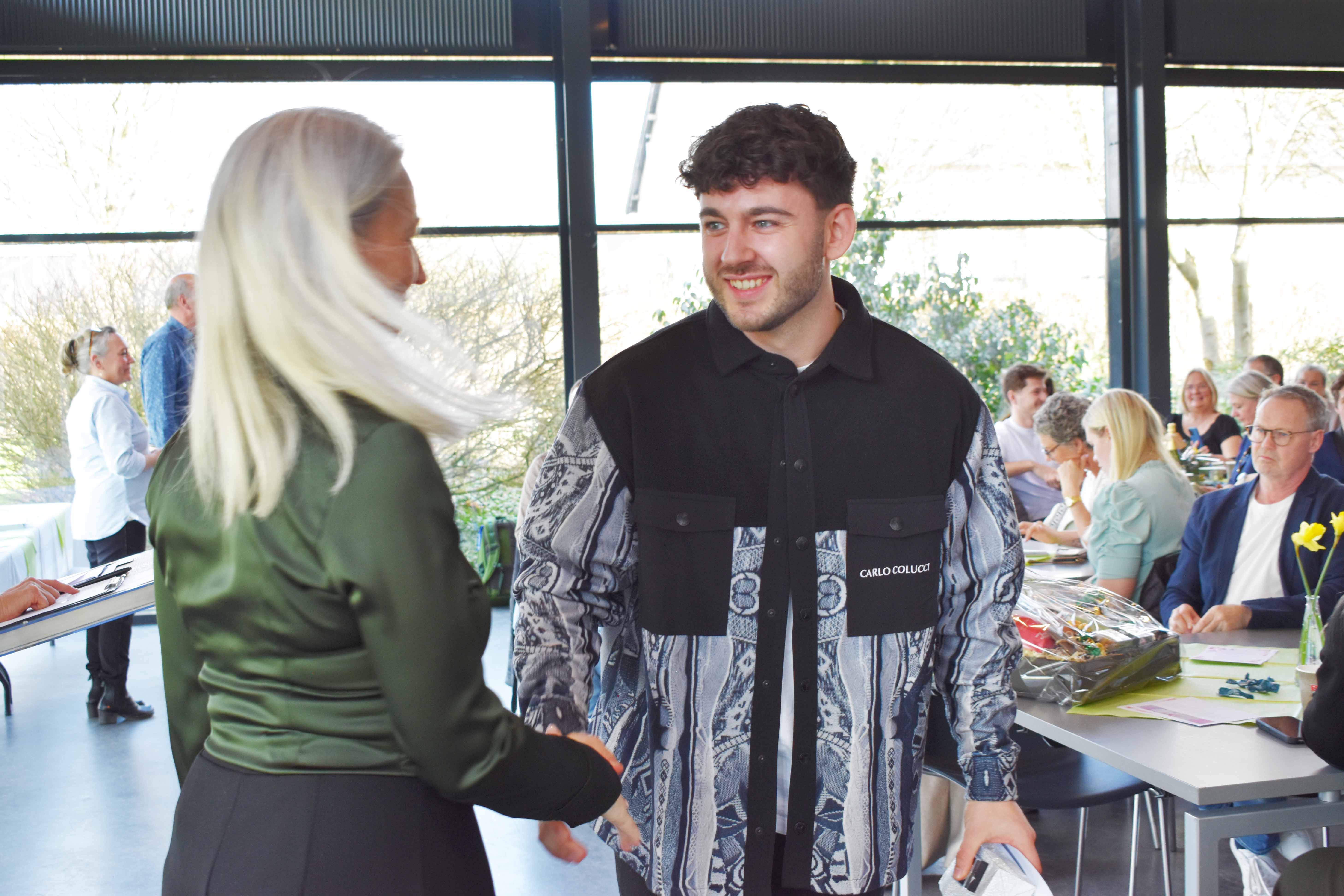 Der uddeles eksamensbeviser ved dimissionen den 27. marts 2026.