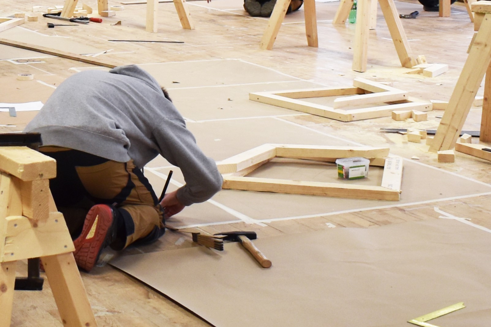 Til Prøv et fag på Hansenberg kan man prøve alverdens fag - herunder tømrerfaget.