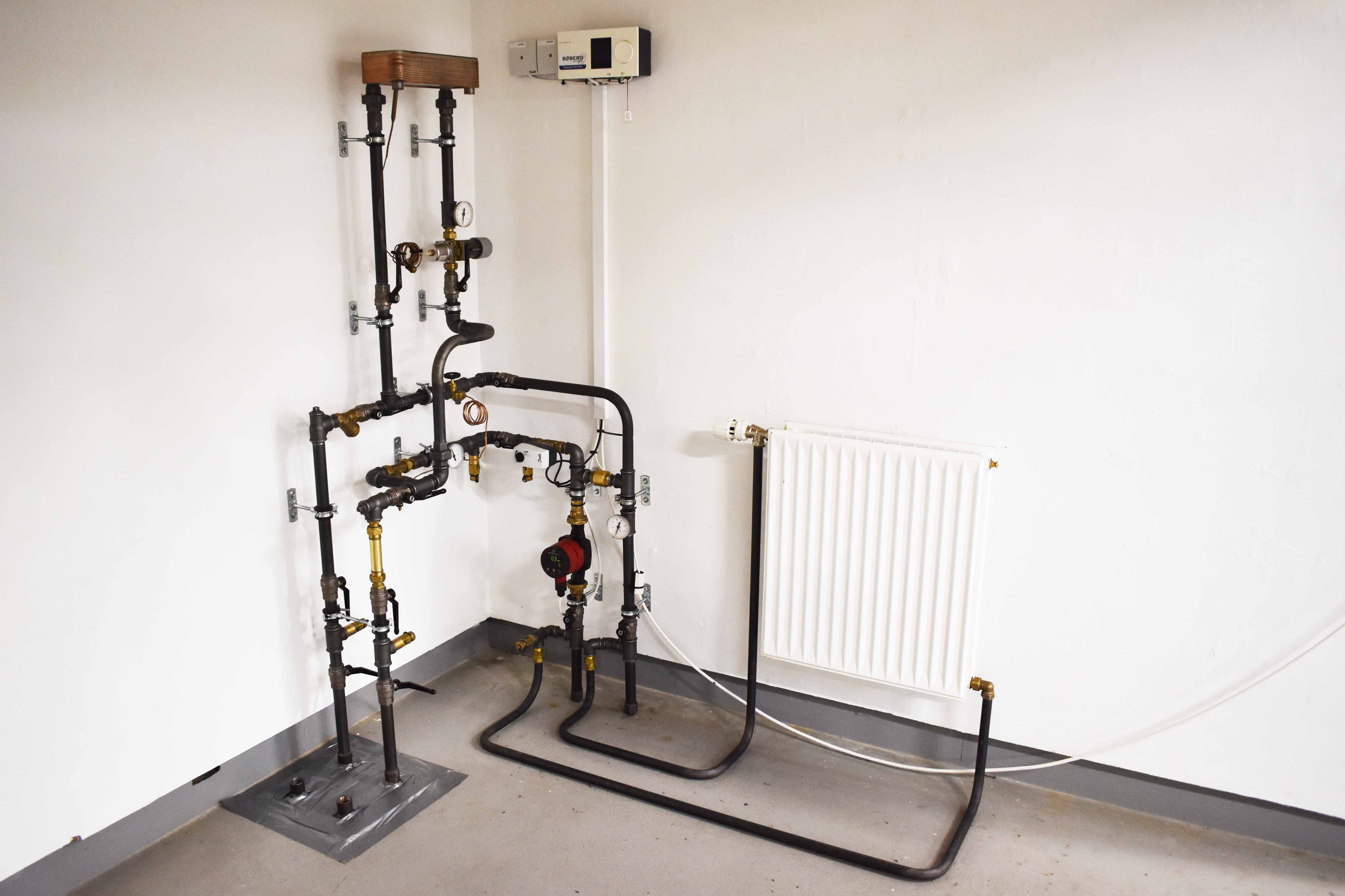 Noah Lindahl Jensen er første EUX-student på uddannelsen til VVS-energispecialist, og her er hans installation fra svendeprøven.