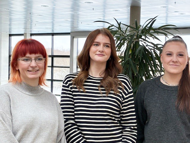 Fra venstre er det Caya Christensen, Naja Fogt og Marie Egeberg, som alle deltager ved DM for frisører