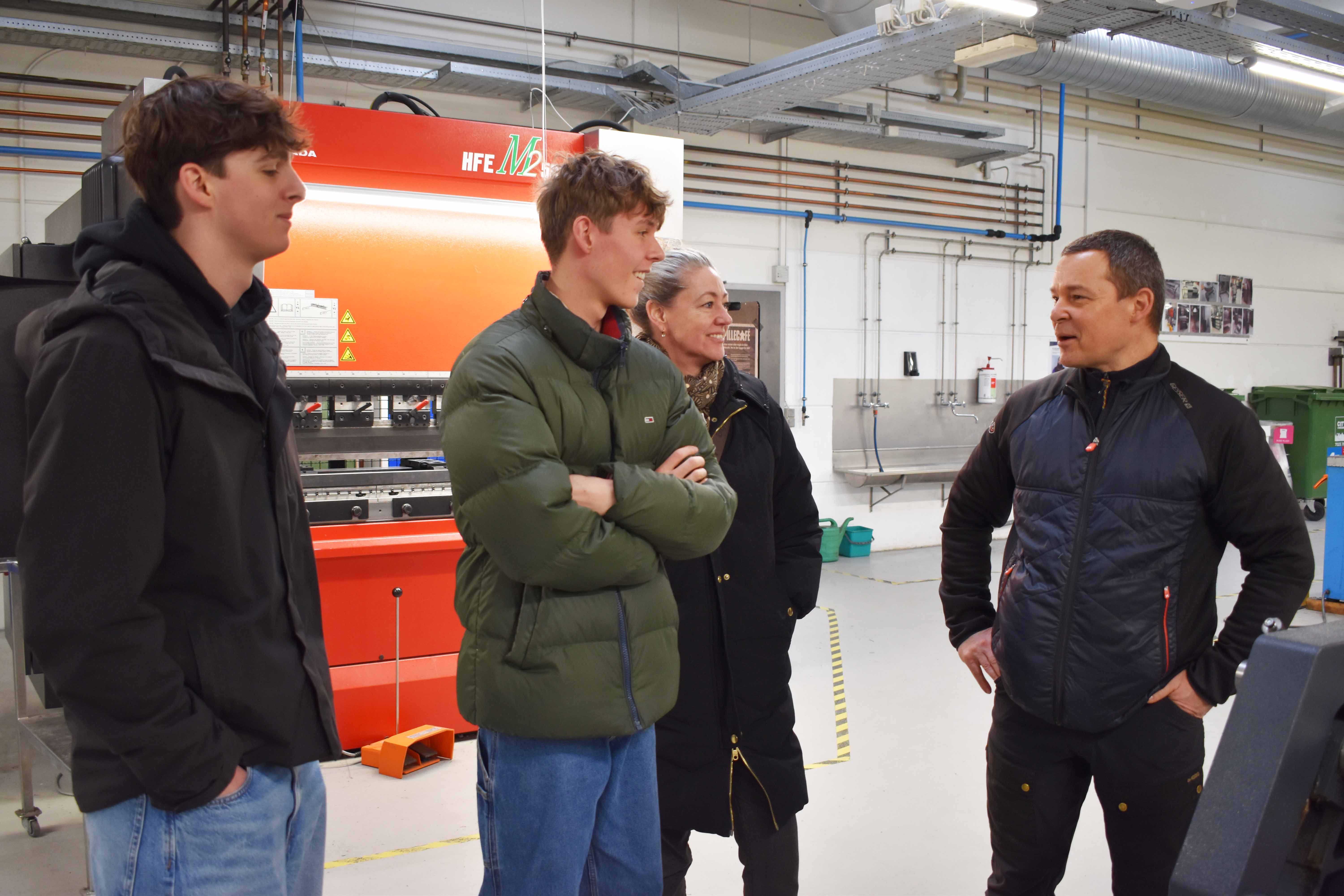 Gæster hører om smedeuddannelsen på C.F. Tietgens Vej 11 til Åbent Hus 2026
