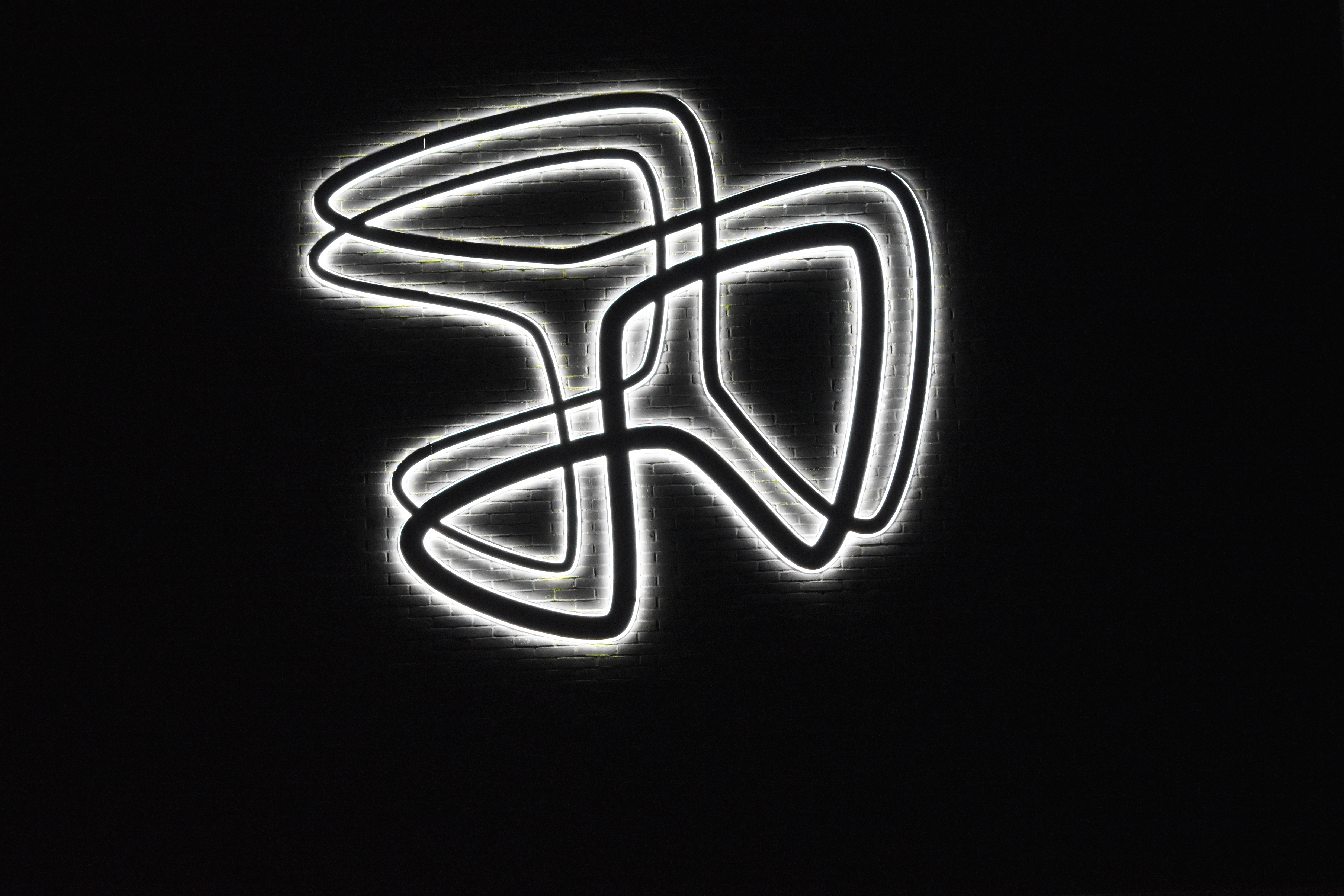 HANSENBERGs logo på fronten af Skovvangen 28