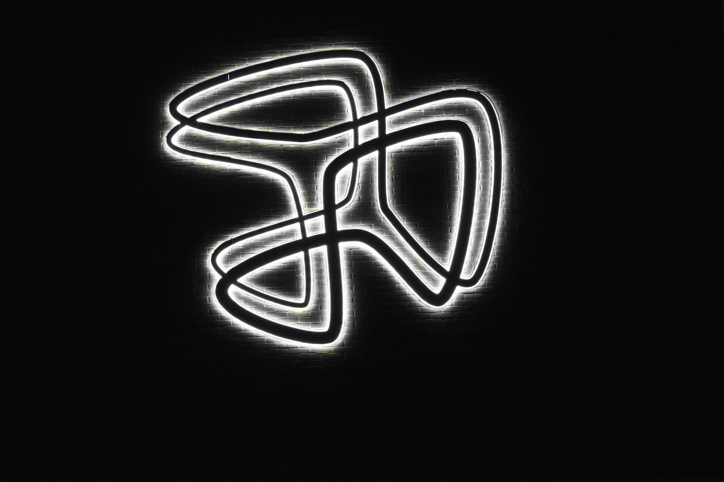 HANSENBERGs logo på fronten af Skovvangen 28