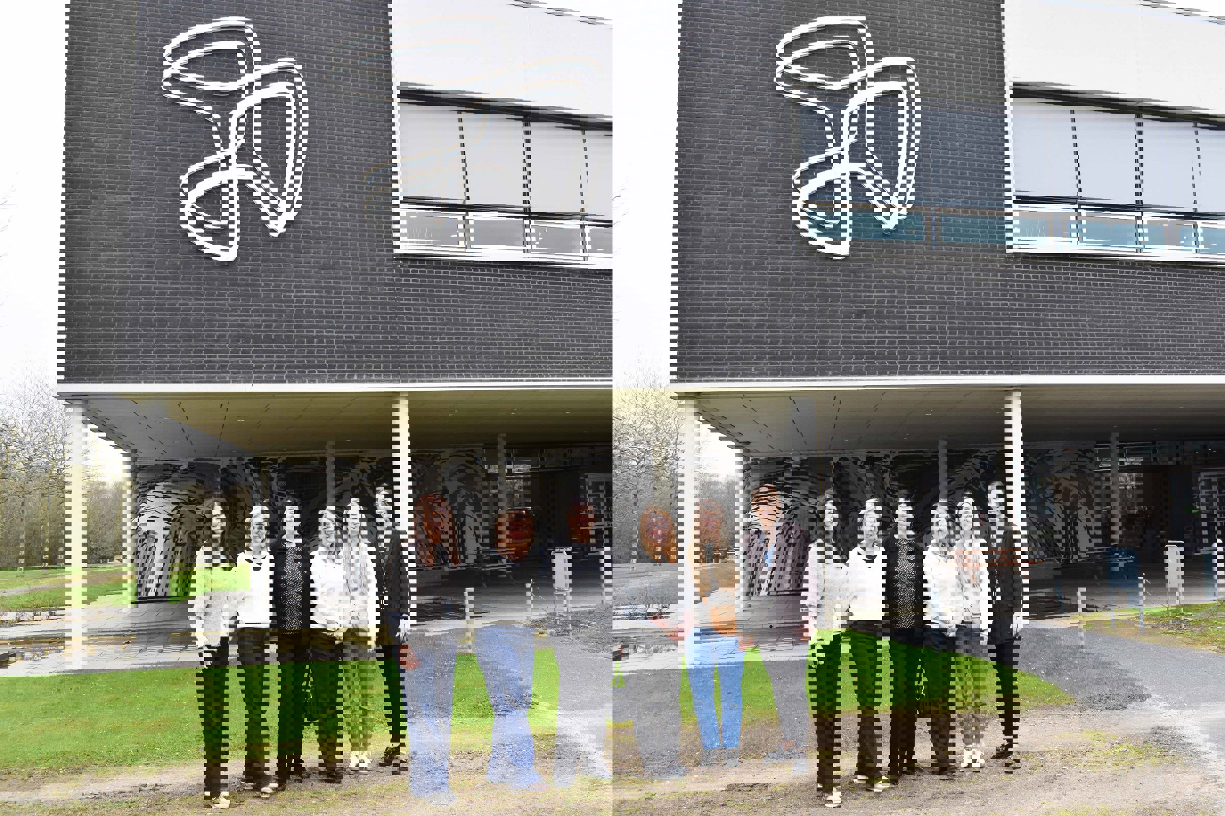 Uddannelsesleder Julie Thoboe og faglærer Ina Christensen tog imod delegationen fra Letland.