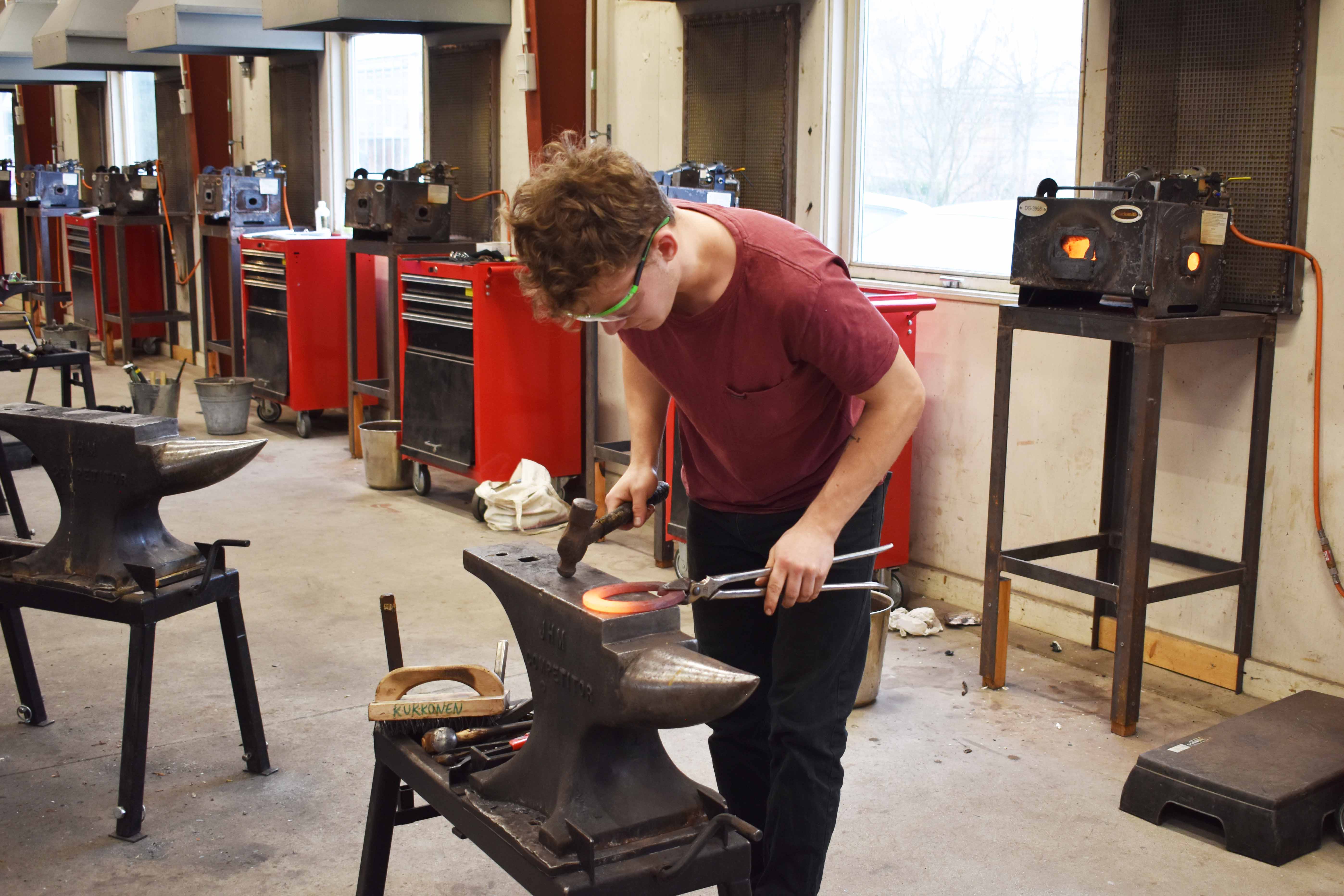 Til Åbent Hus 2026 var der i Vranderup masser af aktivitet inde hos beslagsmedene