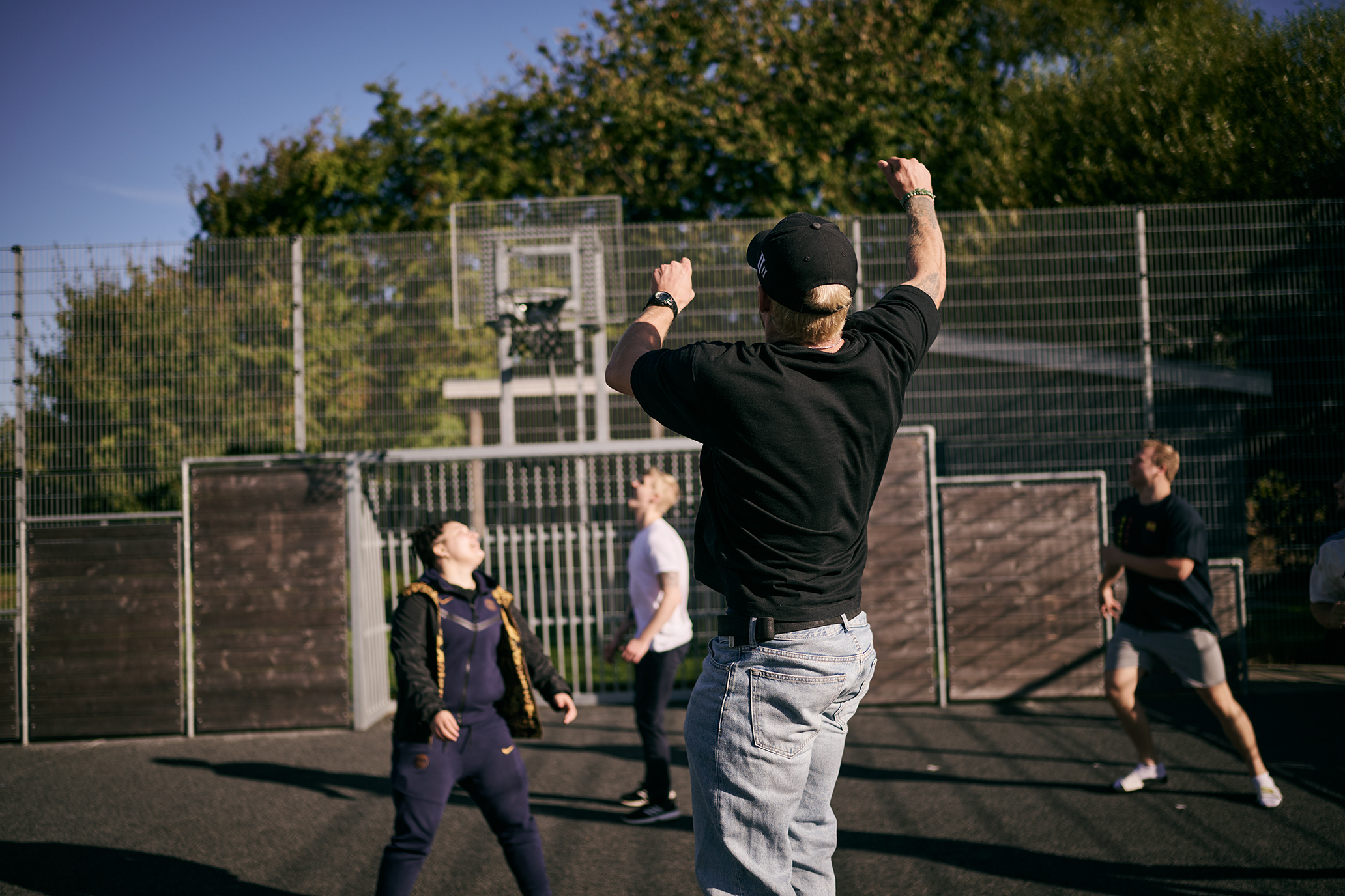 En scoring er på vej, når Hansenbergs elever spiller basket i pauserne.