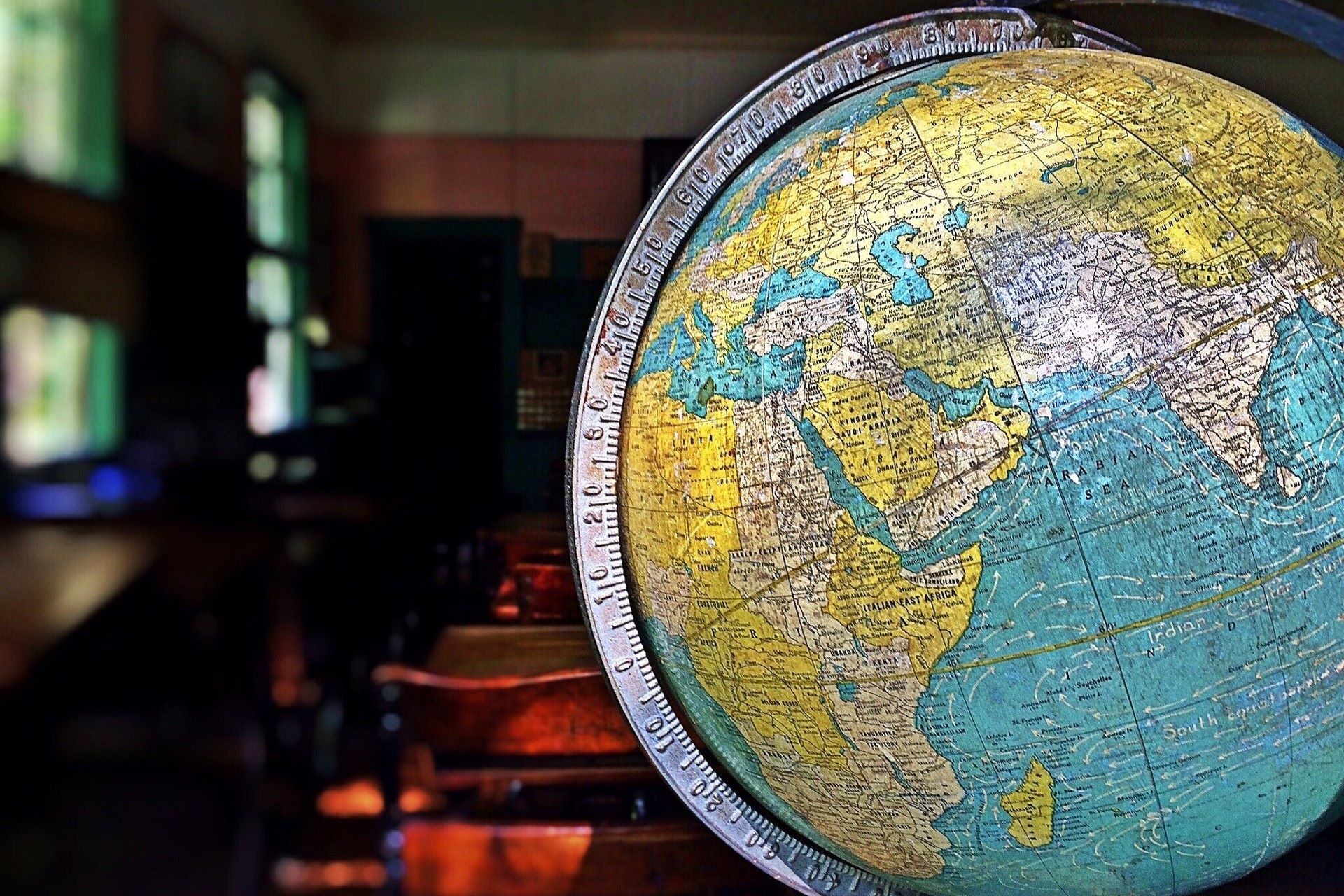 Peg på denne globe og find et land, hvor du kan opleve en anden kultur, hvis du tager en af dine oplæringsperioder i udlandet (OPU)