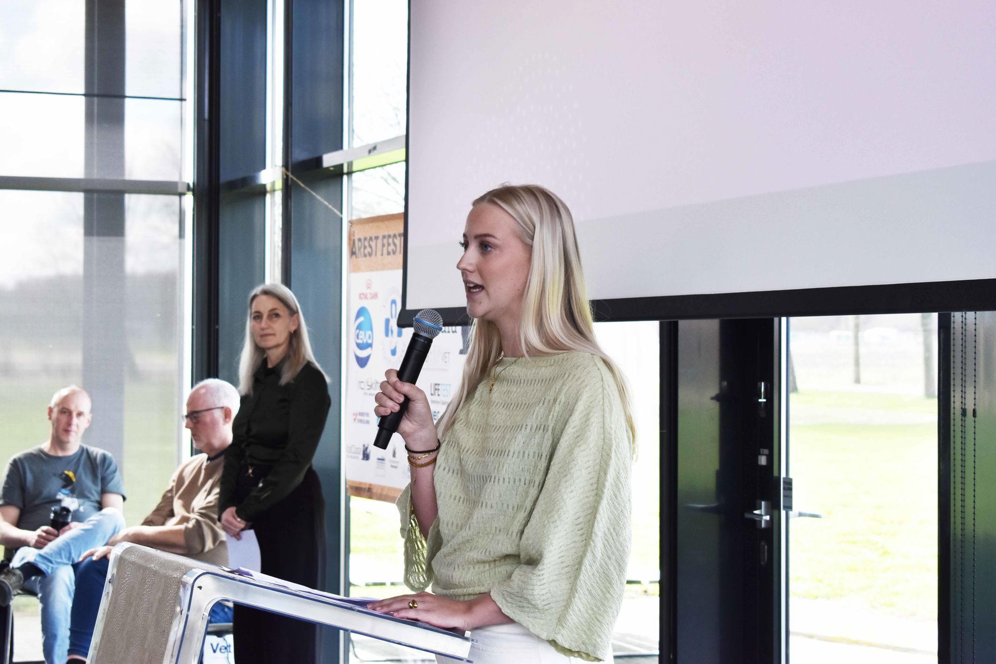 Der var masser af taler ved dimissionen for de nye veterinærsygeplejersker - her er det Camilla Vinum.