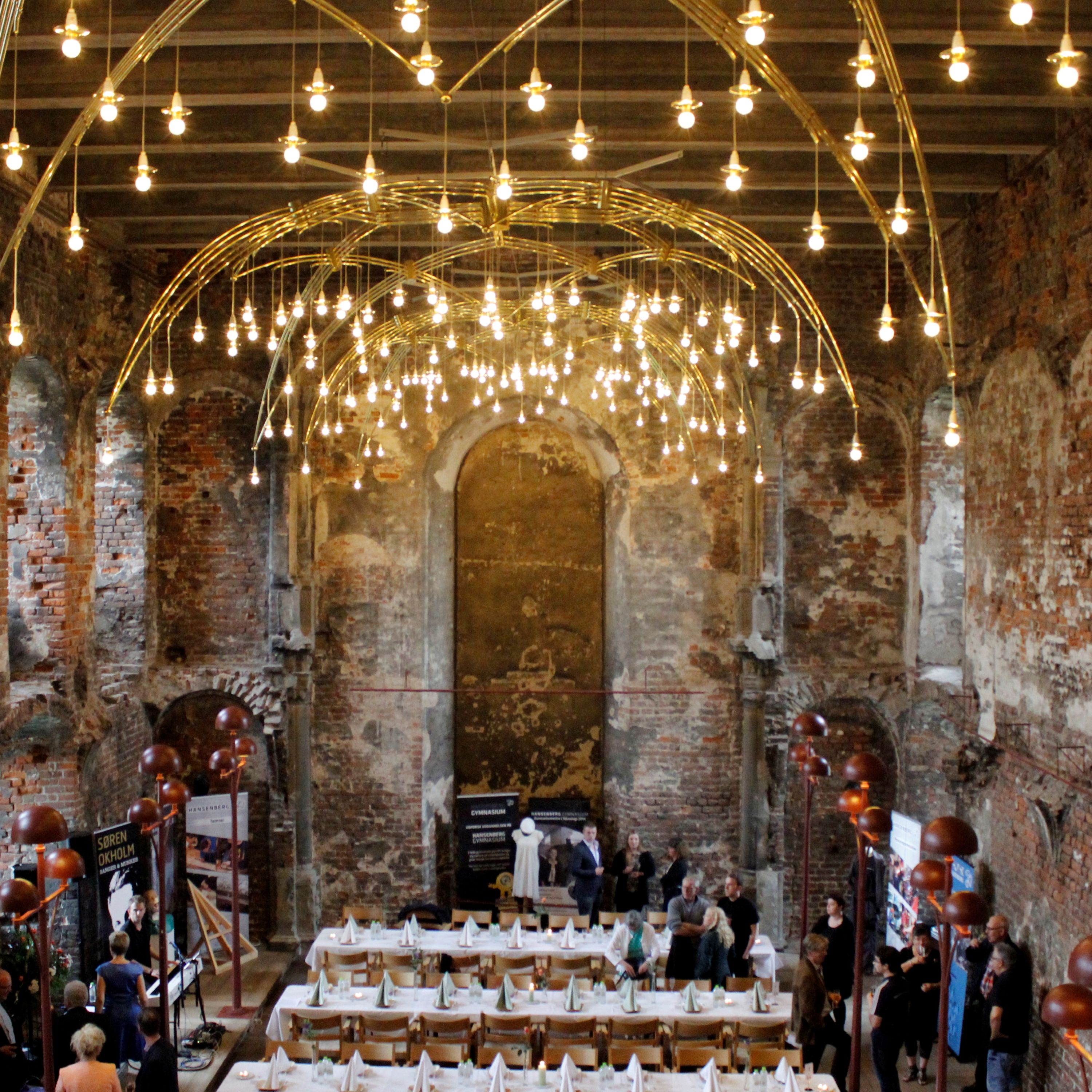 Den flotte kirkesal på Koldinghus danner en højtidelig ramme, når Hansenberg-medaljen bliver overrakt med hjælp fra Koldings borgmester.