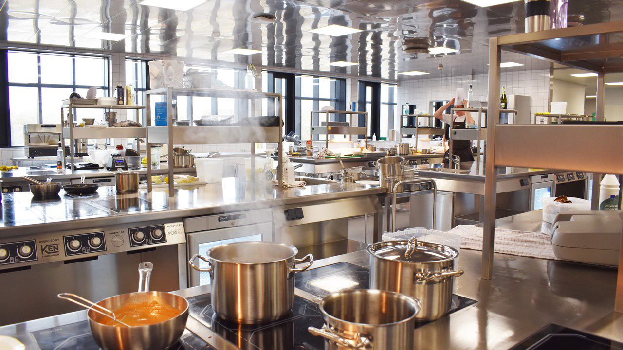 Nyt og moderne undervisningskøkken på Hansenberg tages i brug i 2021.