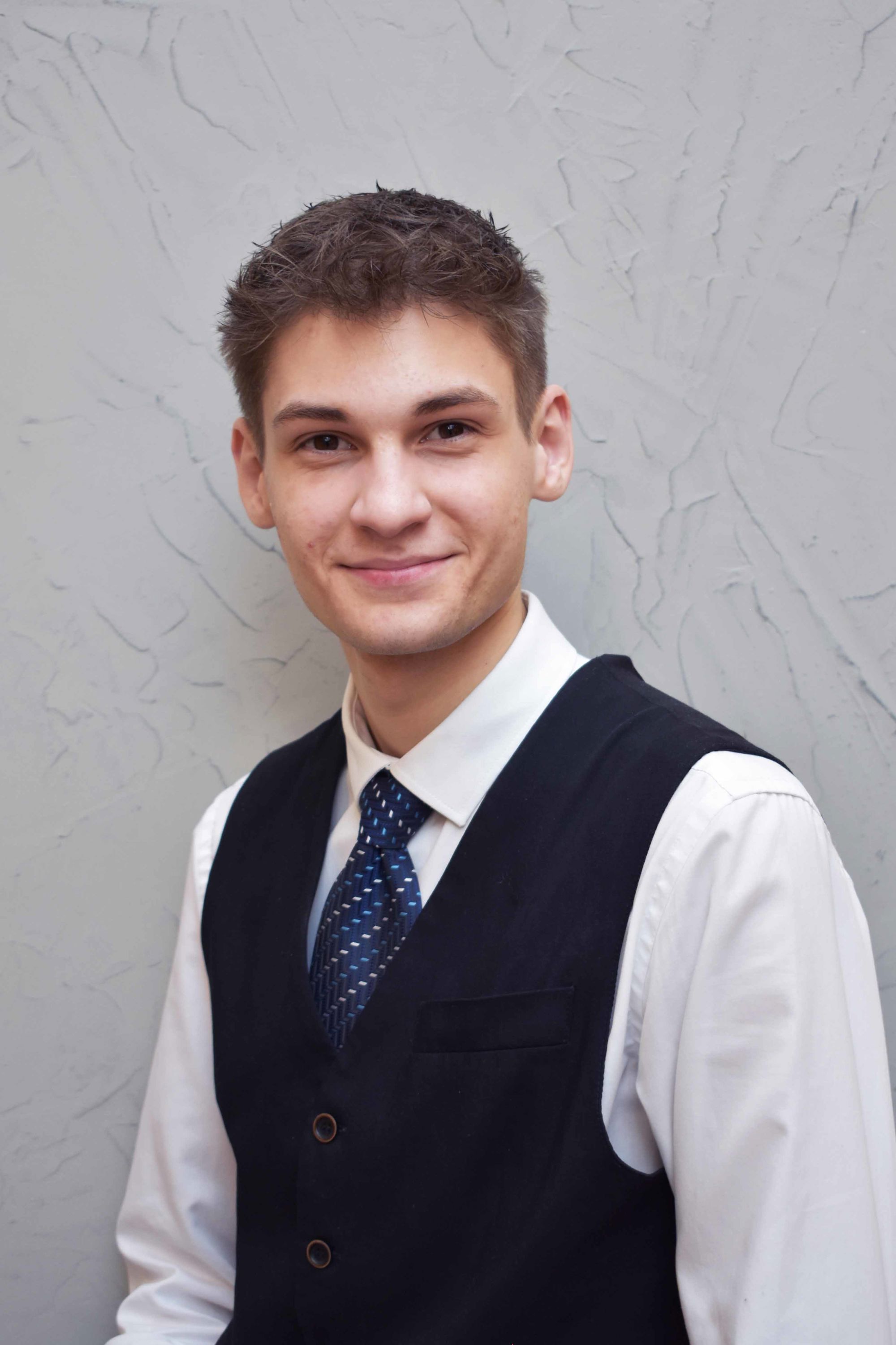 Magnus Dahl Rehnquist er tjenerelev på HANSENBERG.