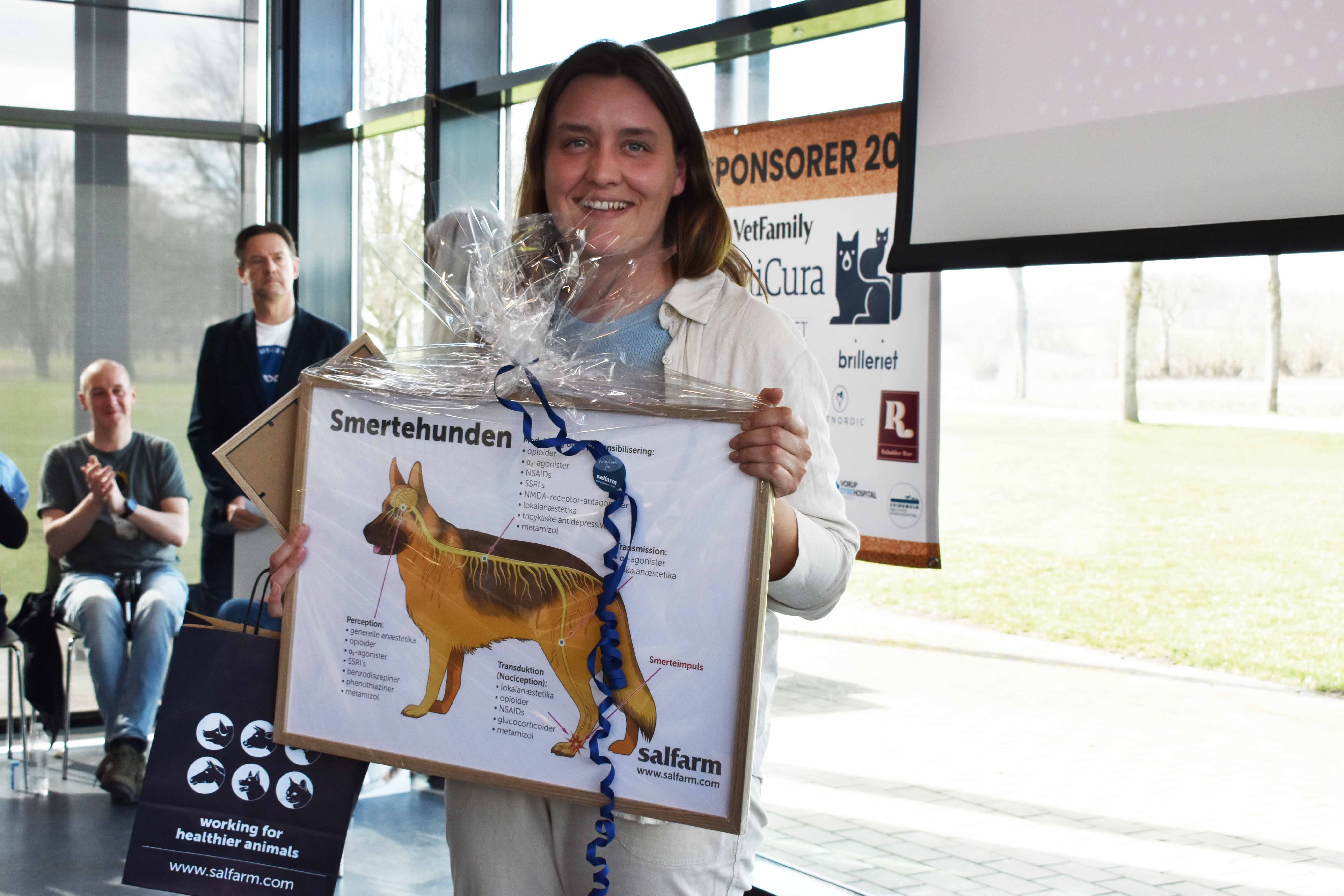 Mille Fischer Bøgedal modtog en pris fra Salfarm ved dimissionen den 27. marts 2026.