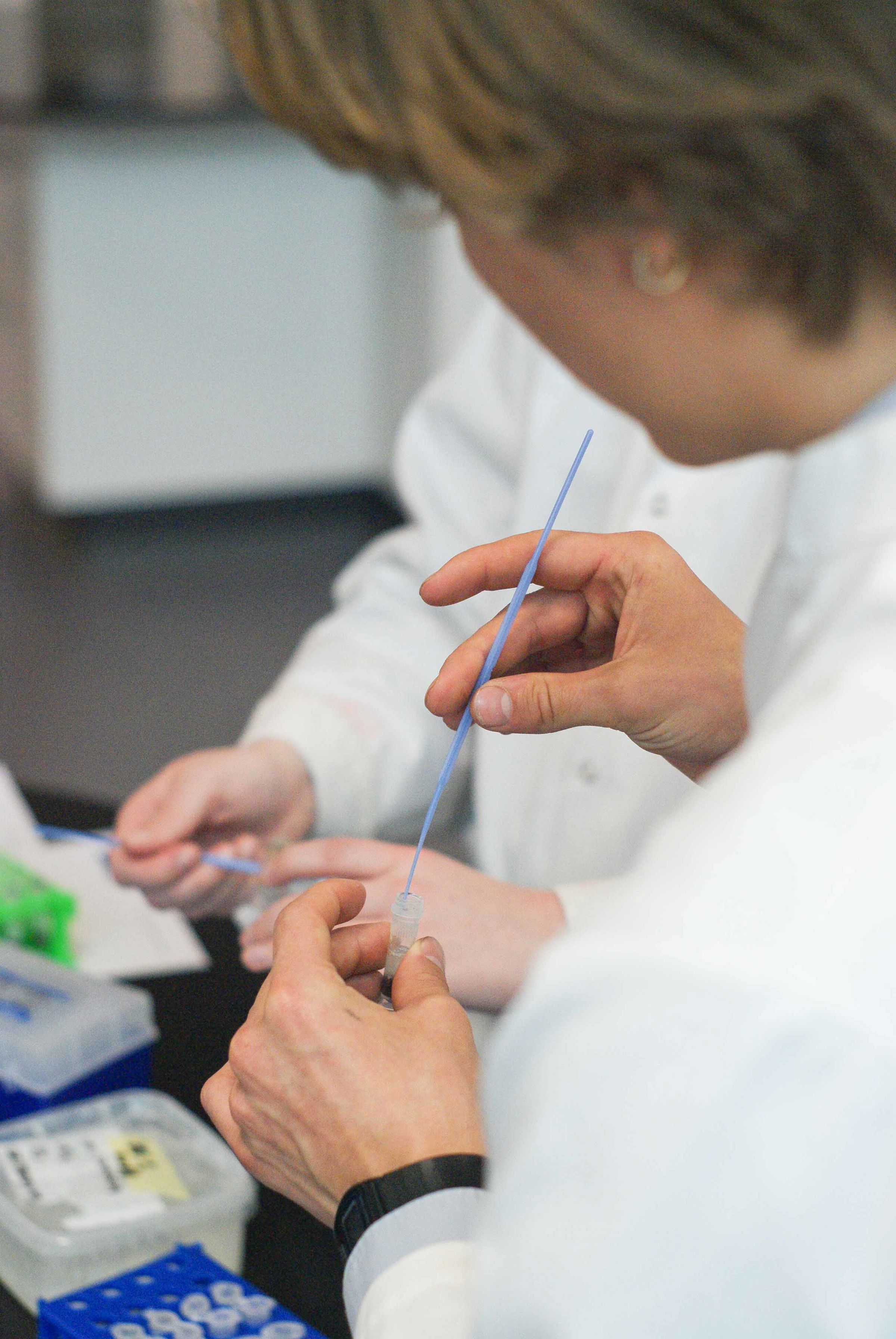 Frede er her i laboratoriet i Aalborg.