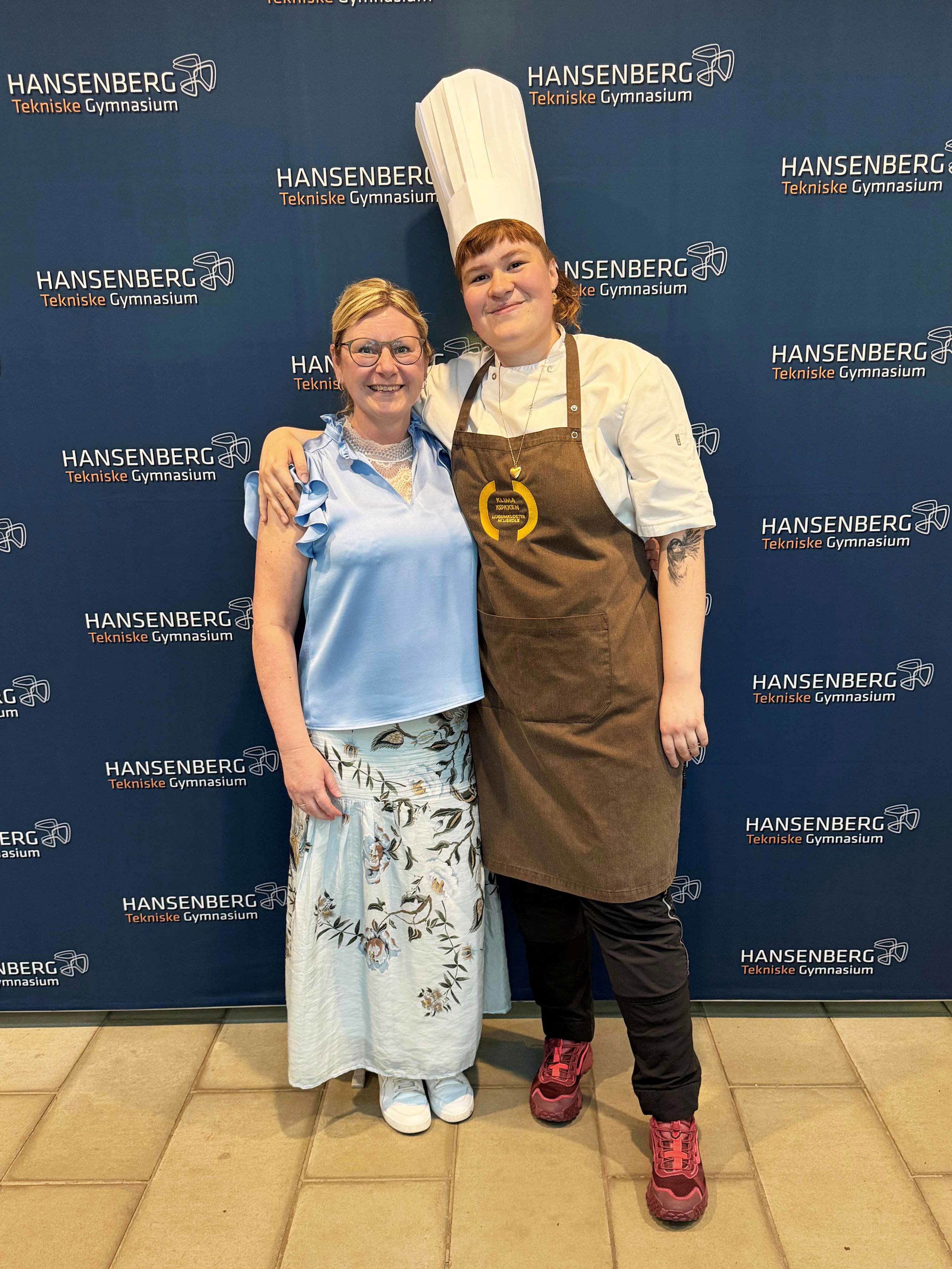 Emma Mølgaard Bech og hendes tidligere køkkenchef og mentor, Anja Larsen, var begge meget rørte ved dimissionen på HANSENBERG.